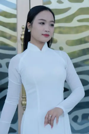 Vietnamese Woman In Traditional Dress