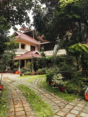 Traditional Indian House With Garden