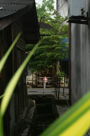 Urban Alleyway