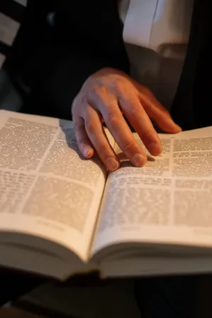 Reading Hand