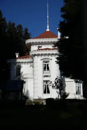 White Mansion