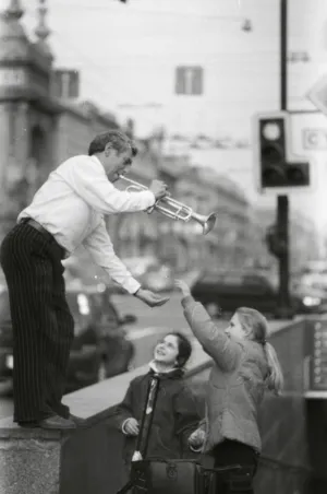 Street Performer And Audience