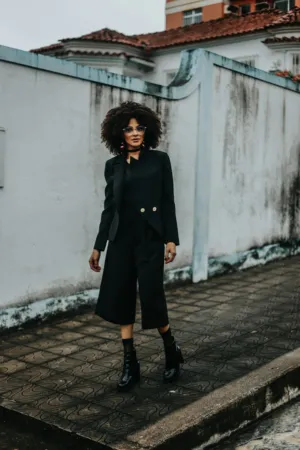 Black Outfit With Culottes And Boots