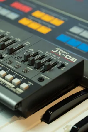 Roland Jx-08 Synthesizer