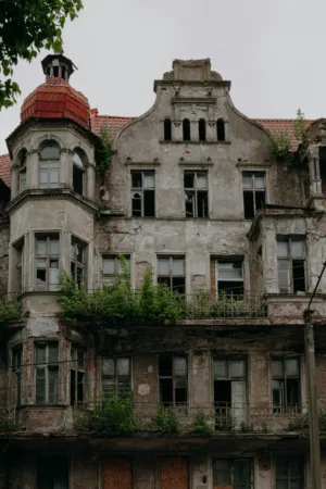 Decaying Architecture