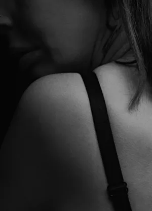 B&W Shoulder