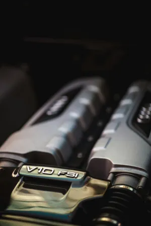 V10 Fsi Engine